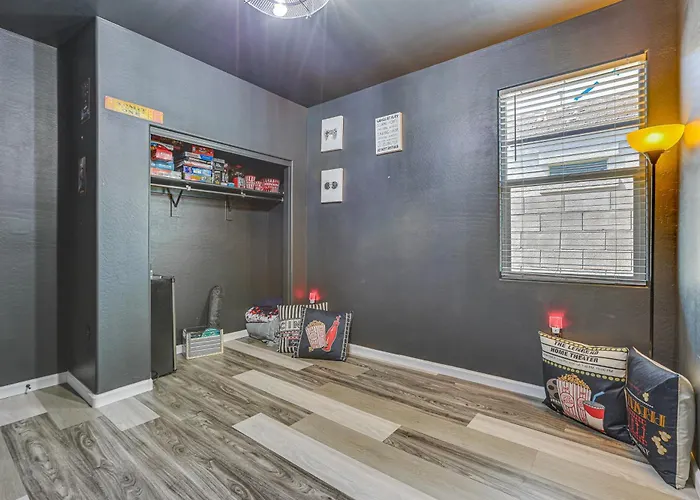 Patio & Fire Pit! Cozy Desert Retreat In * Buckeye