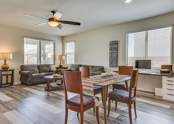 Holiday home Patio & Fire Pit! Cozy Desert Retreat In