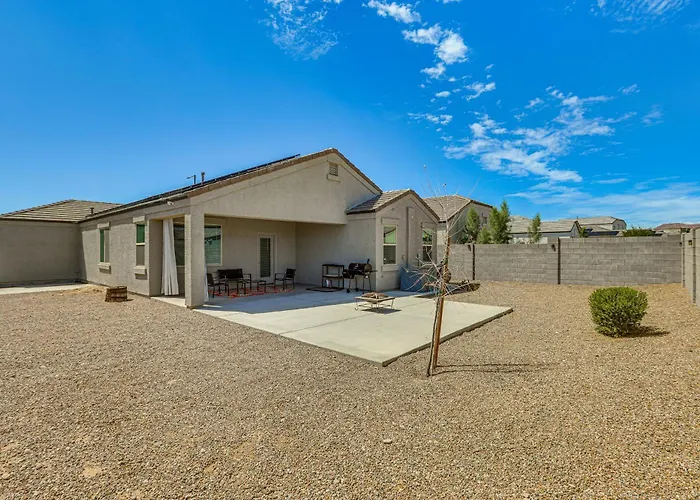 Holiday home Patio & Fire Pit! Cozy Desert Retreat In Buckeye
